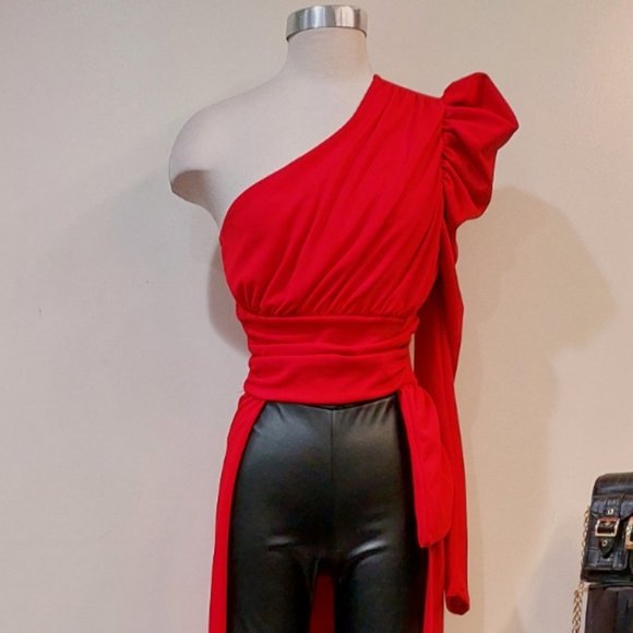 π₯WOW FACTOR!π₯ One Shoulder Asymmetric Top in Red - Picture 5 of 15